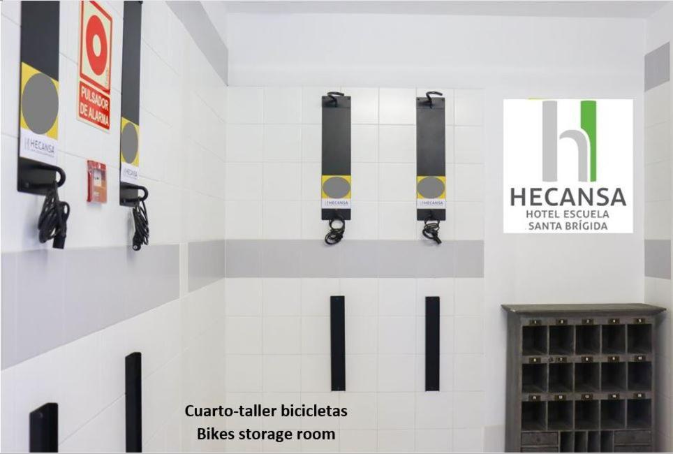 Hotel Escuela Santa Brigida מראה חיצוני תמונה